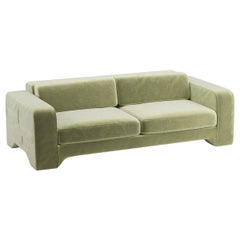 Popus Editions Sofá Giovanna 3 plazas tapizado en terciopelo verde almendra Como