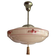 Presque neuf Art Deco Pendant Light / Flush Mount w. Motifs de fleurs et pompons 1920