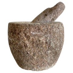 Ensemble de mortiers et pilons en pierre antique