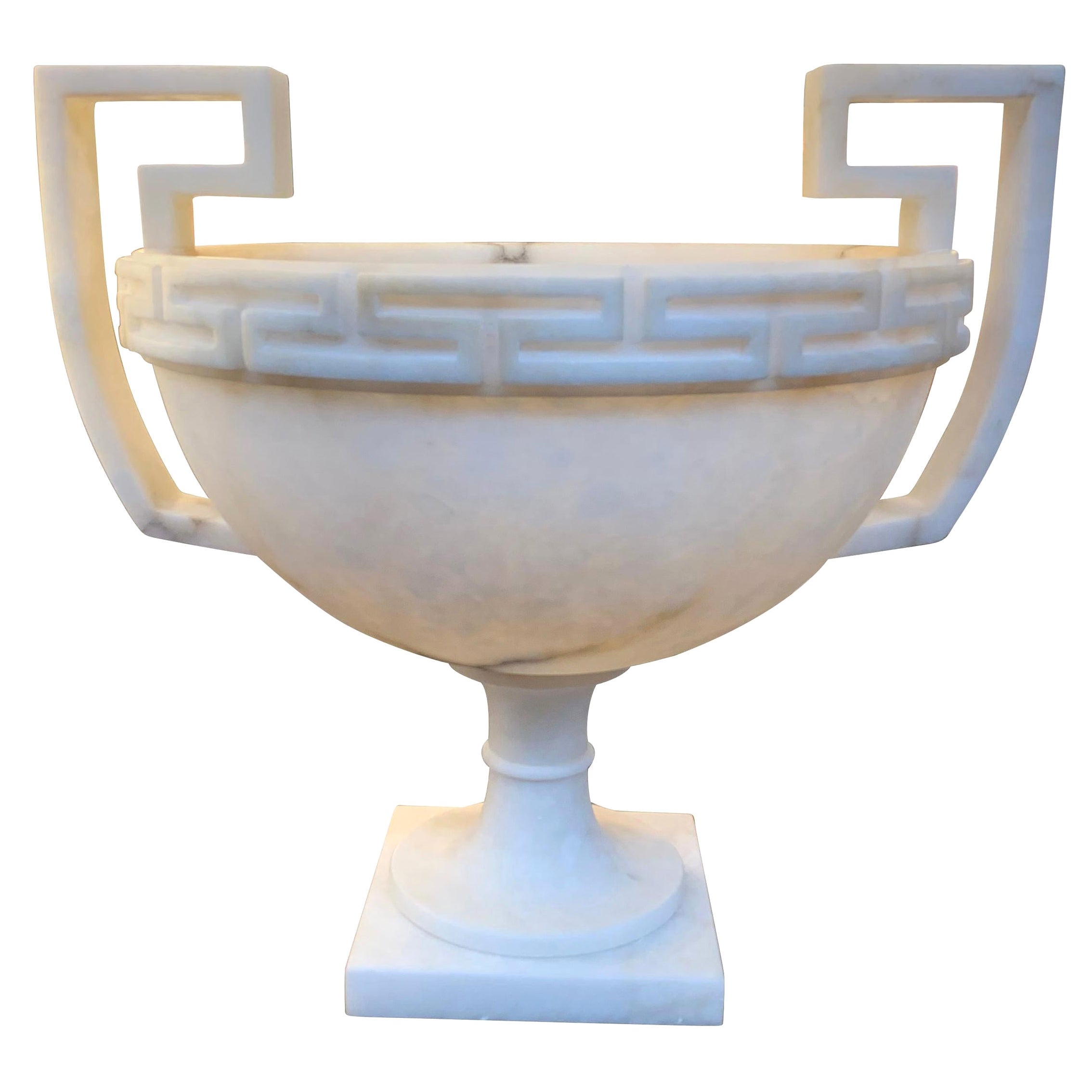 Grand bol à pied en albâtre avec motif de clé grecque, Italie, Contemporain