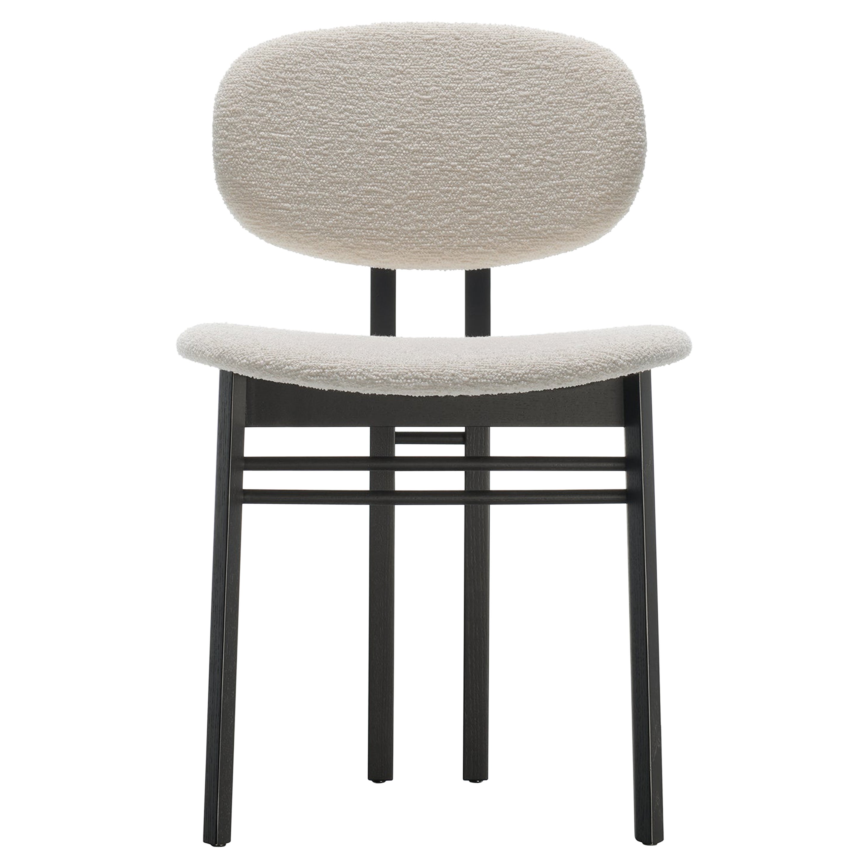 Acerbis Med Chair avec assise tapissée en blanc et structure en frêne teinté en noir