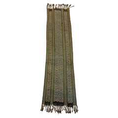 Long textile ikat à motifs tribaux de l'île de Sumba, Indonésie