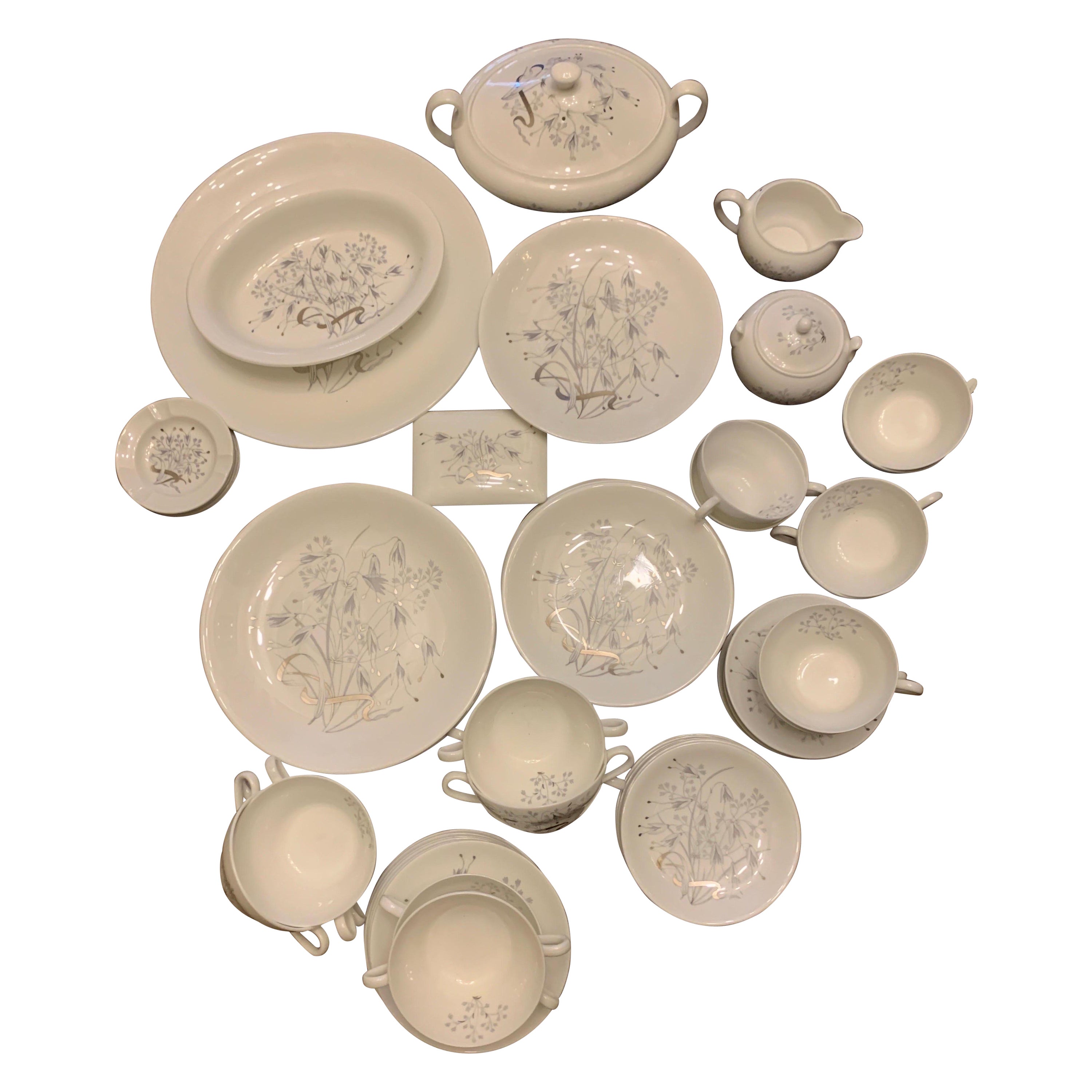 Service de 65 pièces Wedgewood England Bone China pour 8 personnes en platine blanc et peint à la main en vente