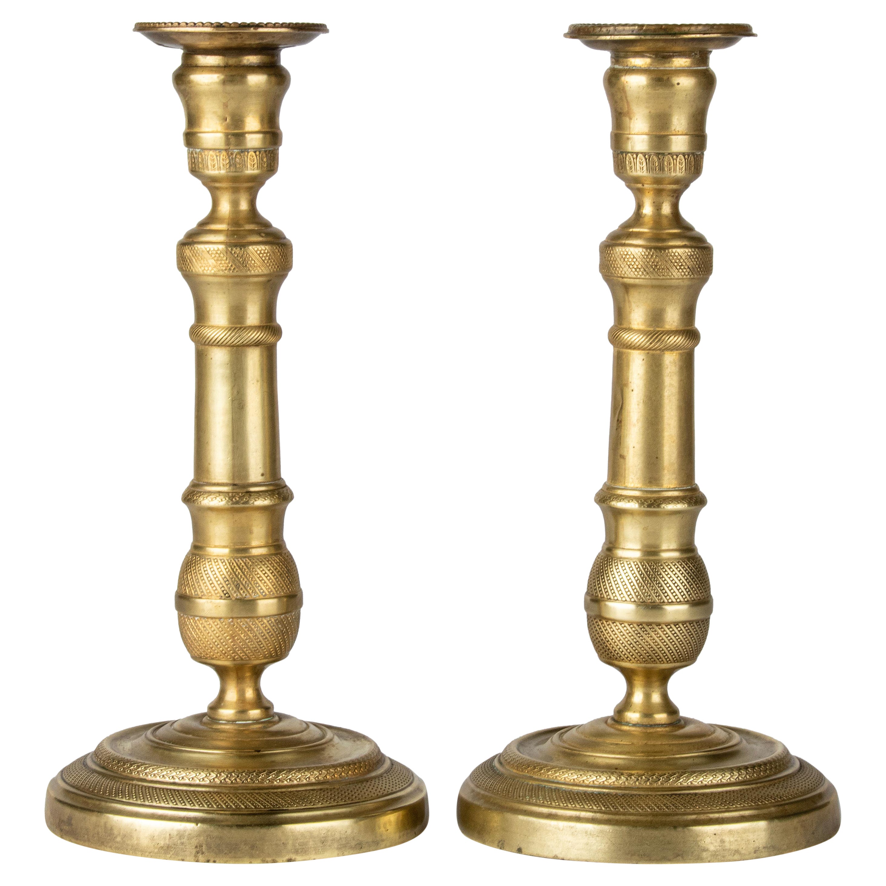 Paar Kerzenständer aus Messing im Louis-XVI.-Stil des 19. Jahrhunderts