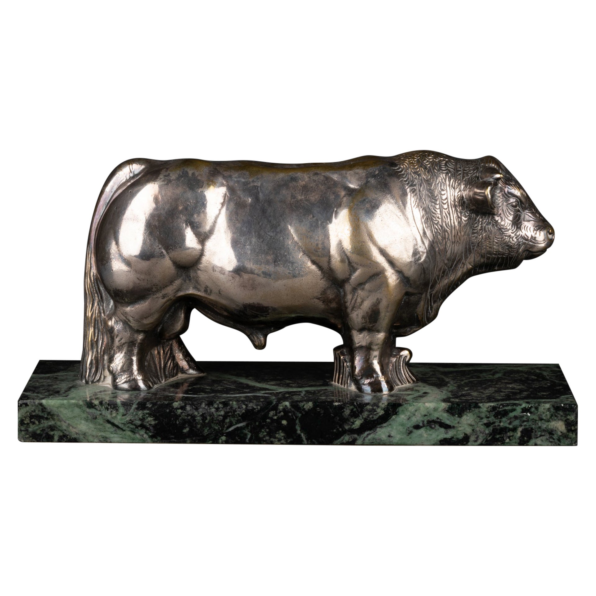 J.Laugerette (XXe siècle, France) : sculpture en bronze argenté d'un taureau en vente