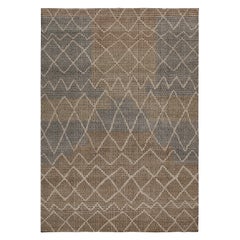 Rug & Kilim's Distressed Moroccan Style Rug in Beige, Blue and Grey Pattern (Tapis de style marocain usé à motifs beige, bleu et gris)