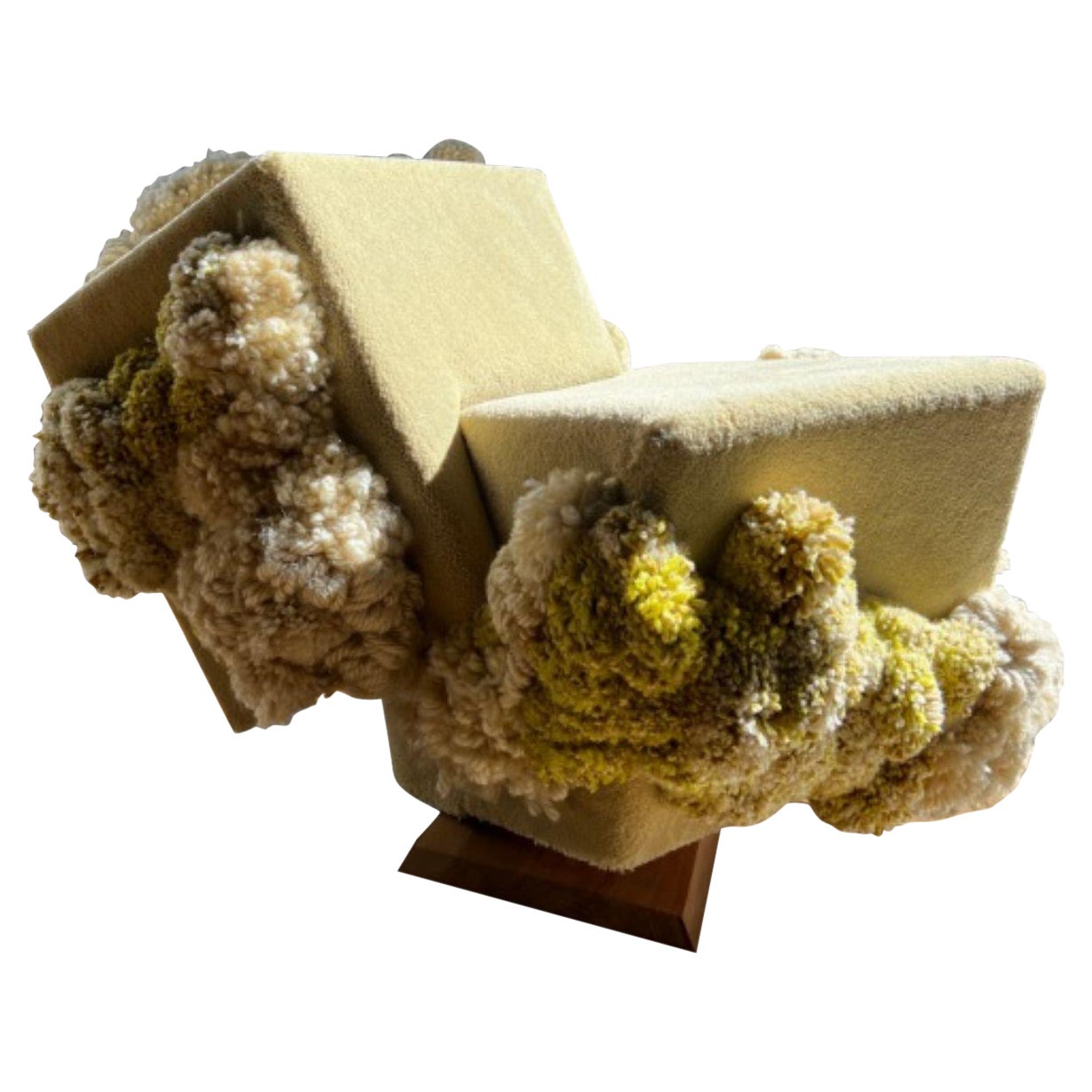 Pouf en pyrite de Mary Brōgger