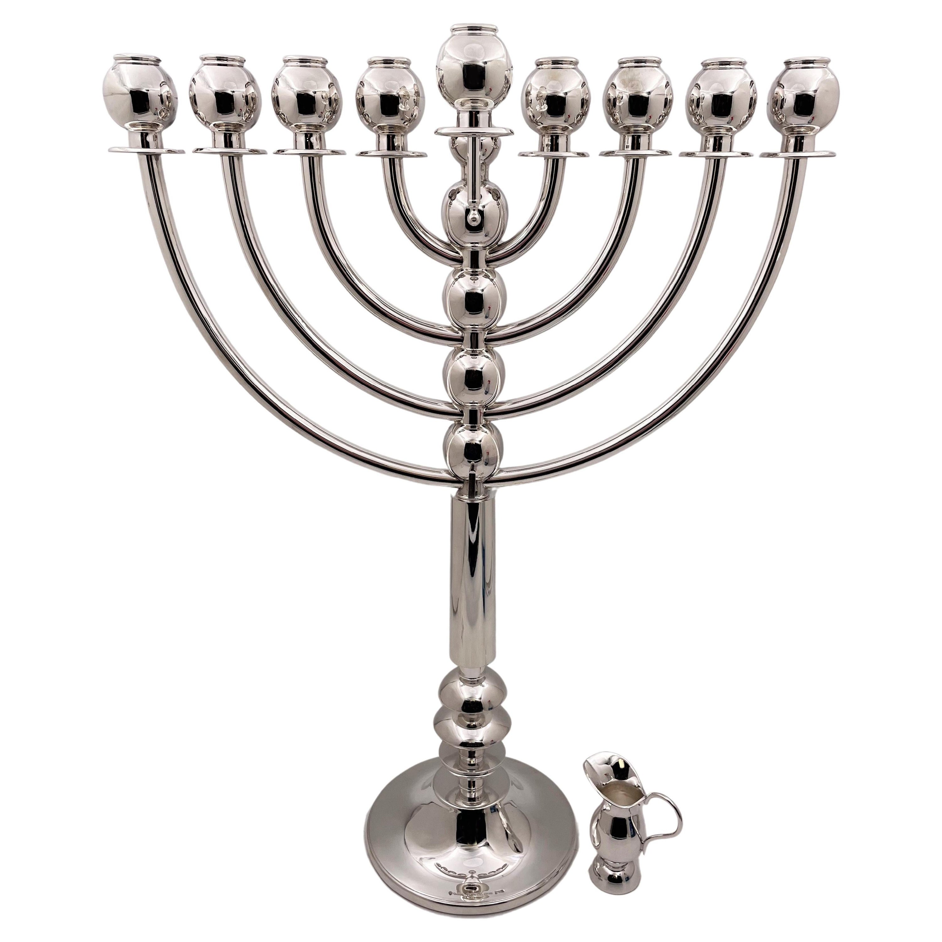 Menorah monumental en argent sterling de style moderne du milieu du siècle dernier