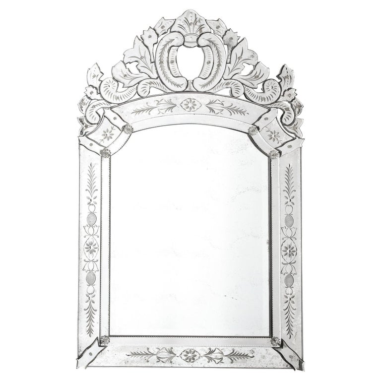 Venezianischer Rauchglas-Spiegel mit umgekehrter Radierung und  Kettenverzierung im Angebot bei 1stDibs