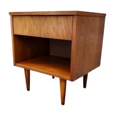 Vintage Mid-Century Modern Walnut 1 Drawer Side Table Stand