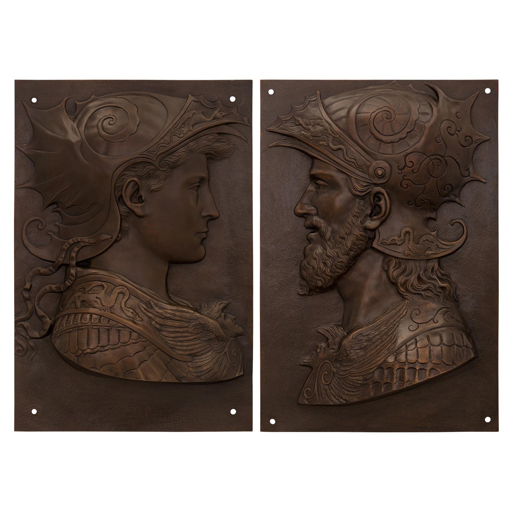 Paire de véritables plaques murales décoratives françaises en bronze patiné du 19ème siècle