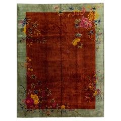 Antigua alfombra china Art Decó de lana marrón y verde hecha a mano con motivos tradicionales