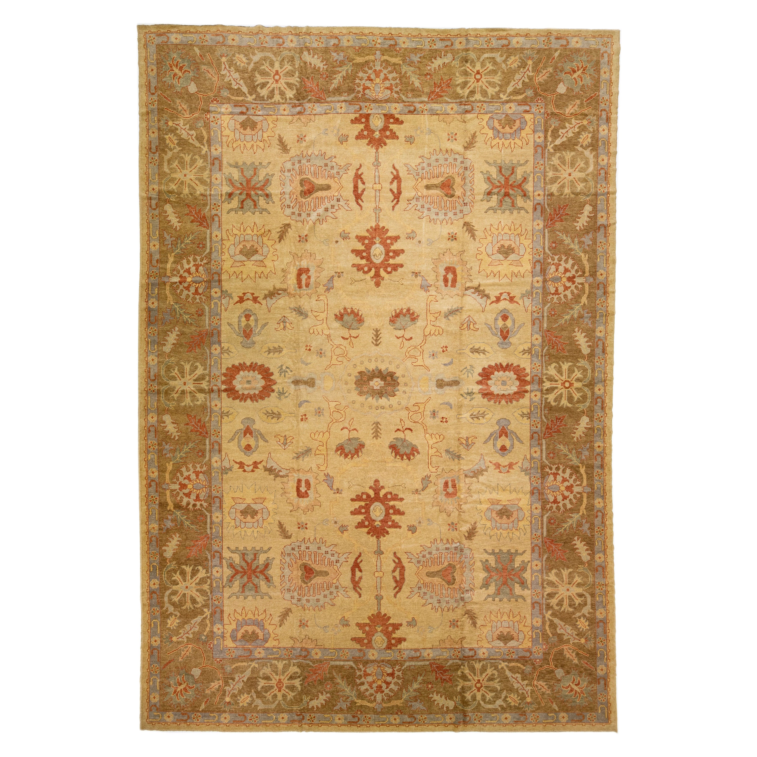 Tapis moderne turc Oushak en laine beige fait à la main avec motif floral