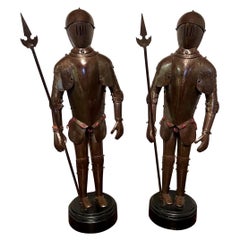 Paar, handgeschmiedete Ritterfiguren in Rüstung aus der viktorianischen Zeit, beweglich