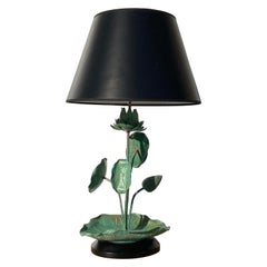 Lampe lotus en laiton patiné vert-de-gris