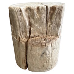 Mesa auxiliar o taburete de tocón de madera natural