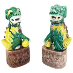 Paire de céramiques décorées à la main « Fo''s Dogs » 900, antiquités