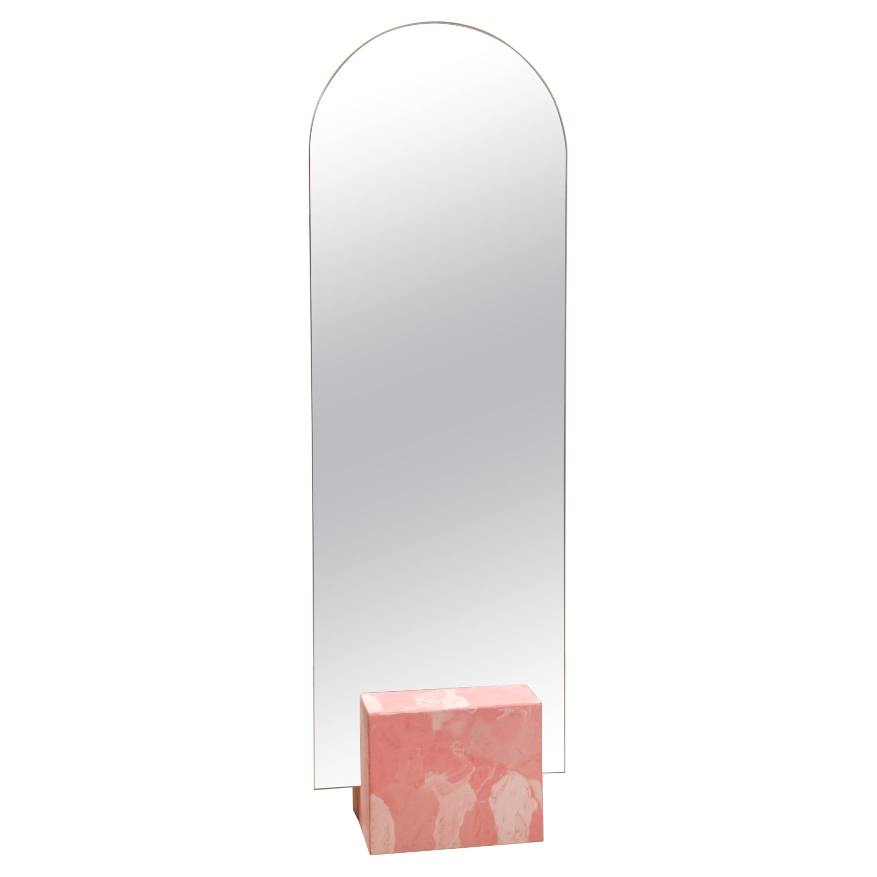 Miroir sur pied rose fabriqué à la main en plastique 100 % recyclé par Anqa Studios en vente