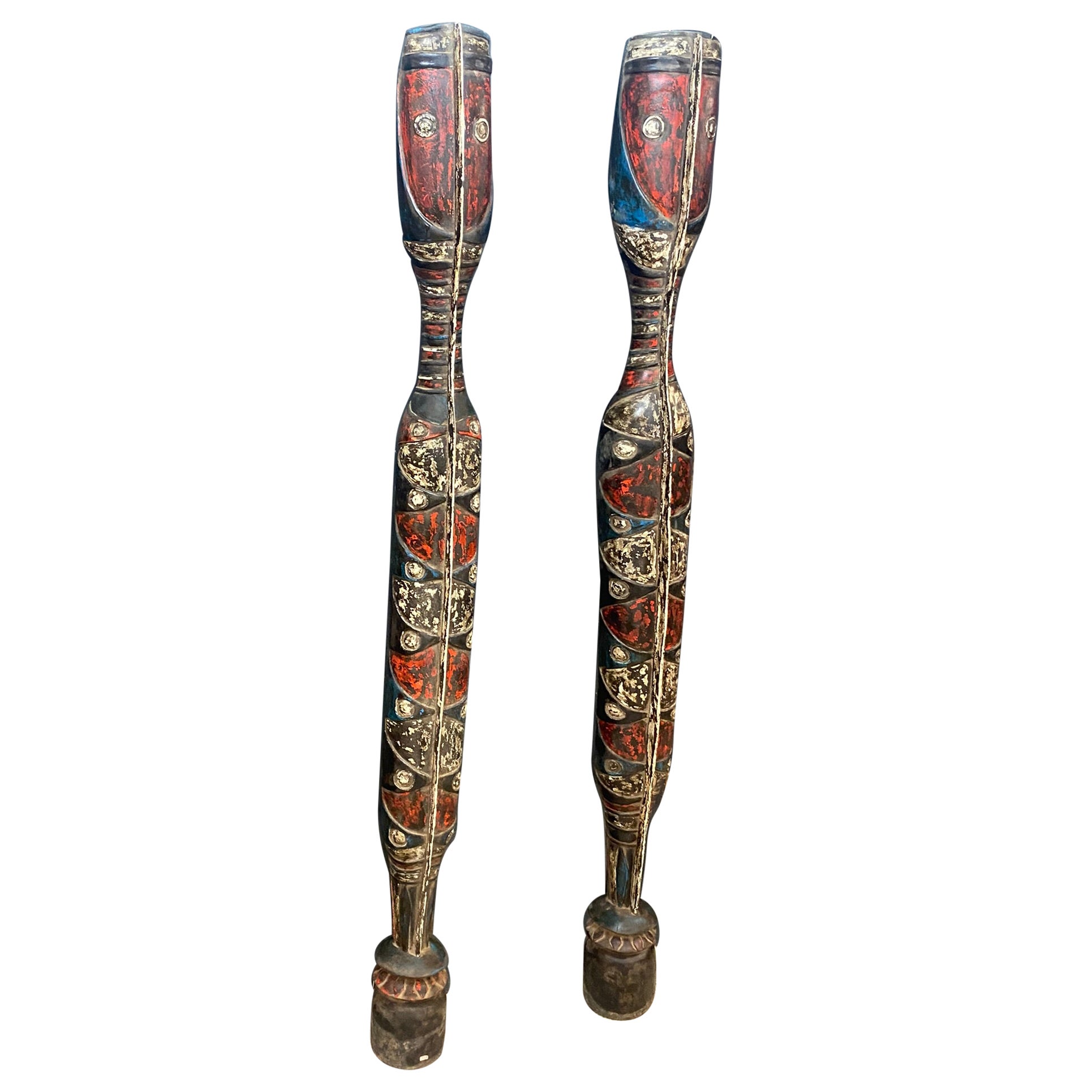 Afrique, 2 éléments décoratifs en bois polychrome, datant d'environ 1950