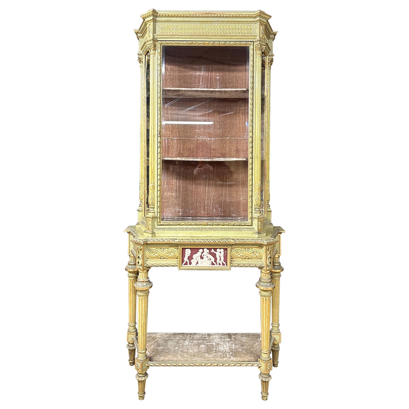 Grande vitrine en bois laqué, Golden Rechampi et Wedgwood, style Louis XVI