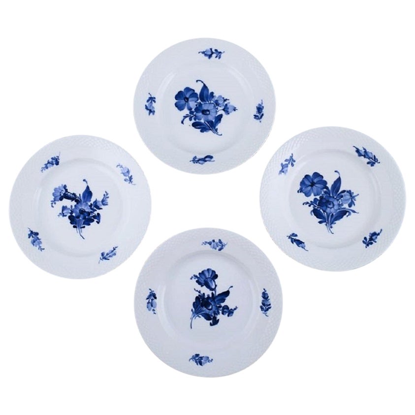 Vier blaue geflochtene Royal Copenhagen- Lunch-Teller mit Blumenmuster, Modell Nummer 10/8095