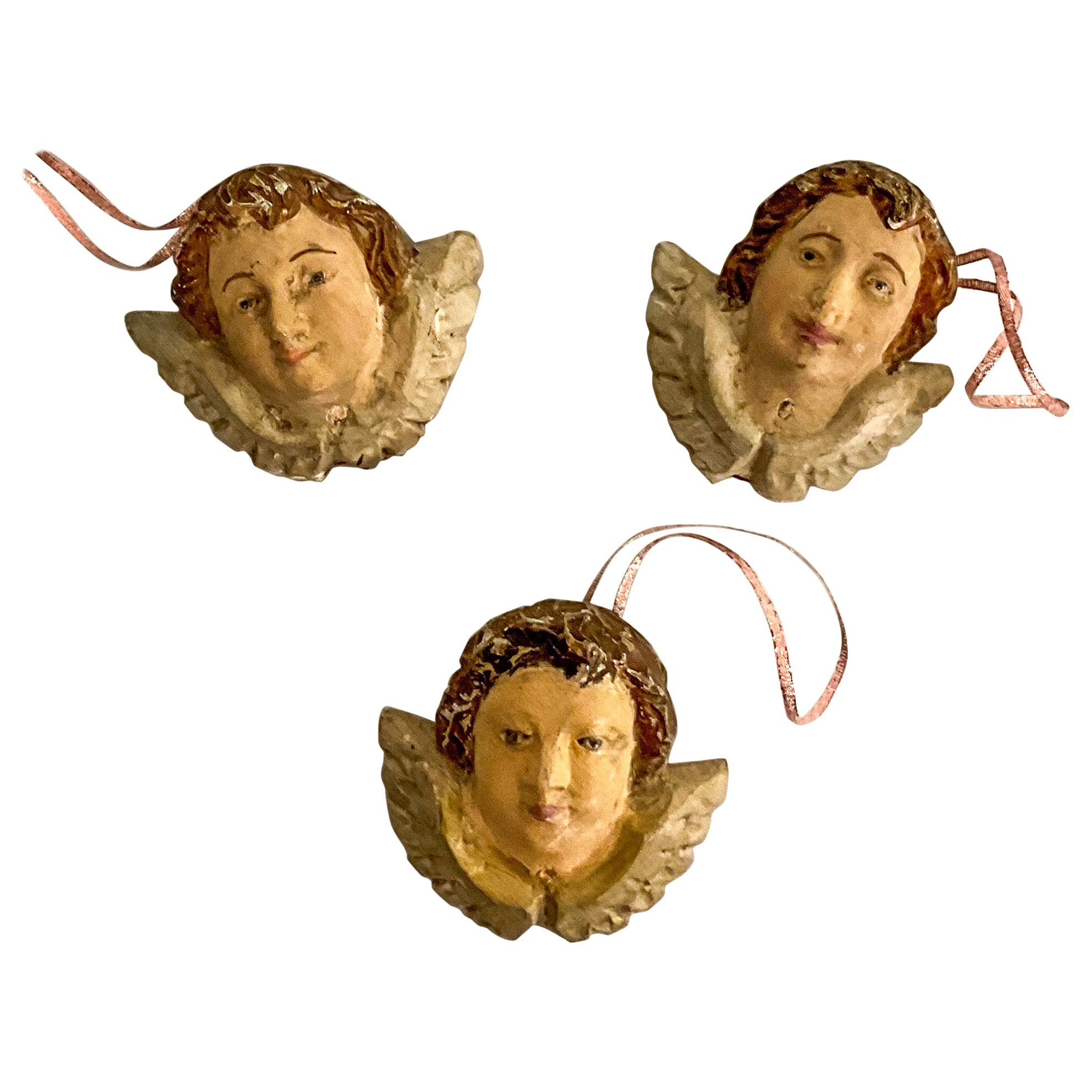 19. Jahrhundert. Italienische geschnitzte Putten/ Cherub-/Engelornamente aus Holz im Rokoko-Stil, S/3 im Angebot