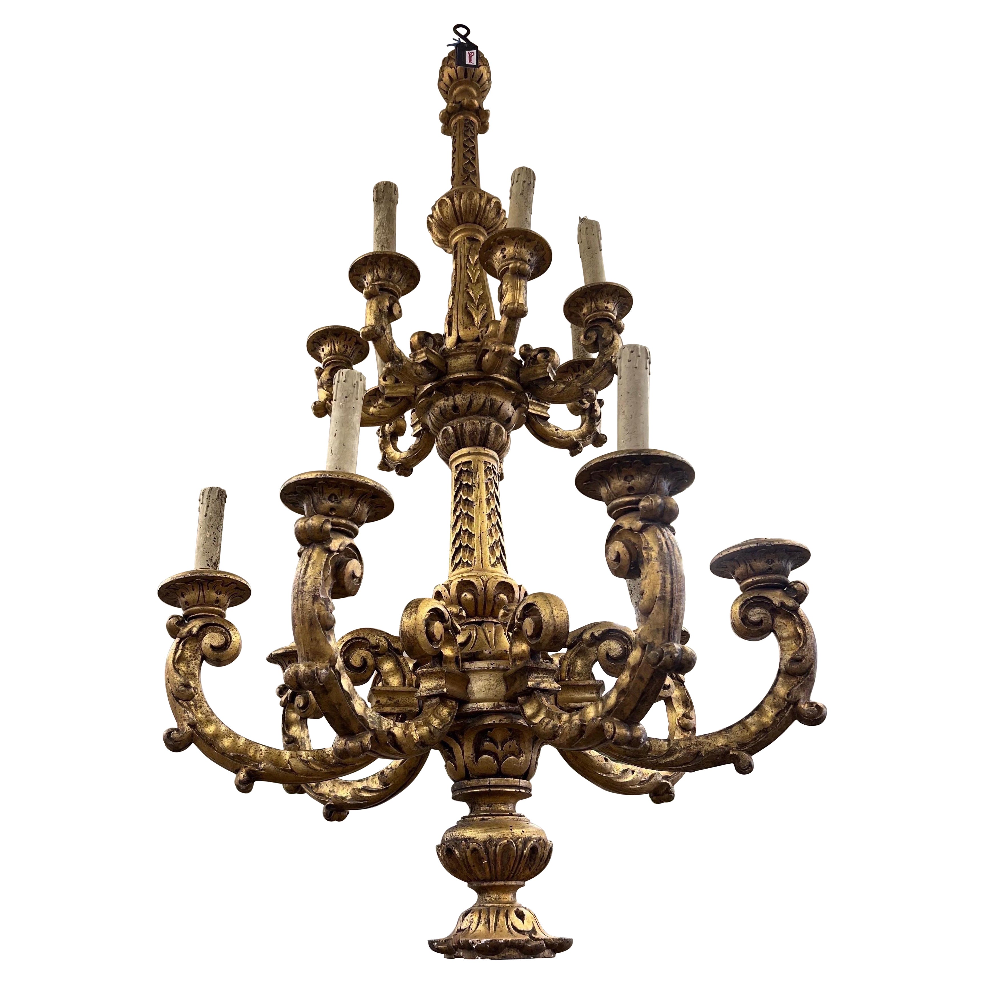Lampadario a due piani in legno dorato italiano della fine del XIX secolo a grande scala in vendita