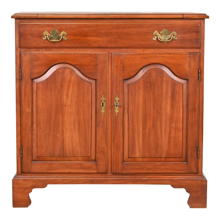 Henkel Harris American Colonial Cherry Wood Flip Top Rolling Bar