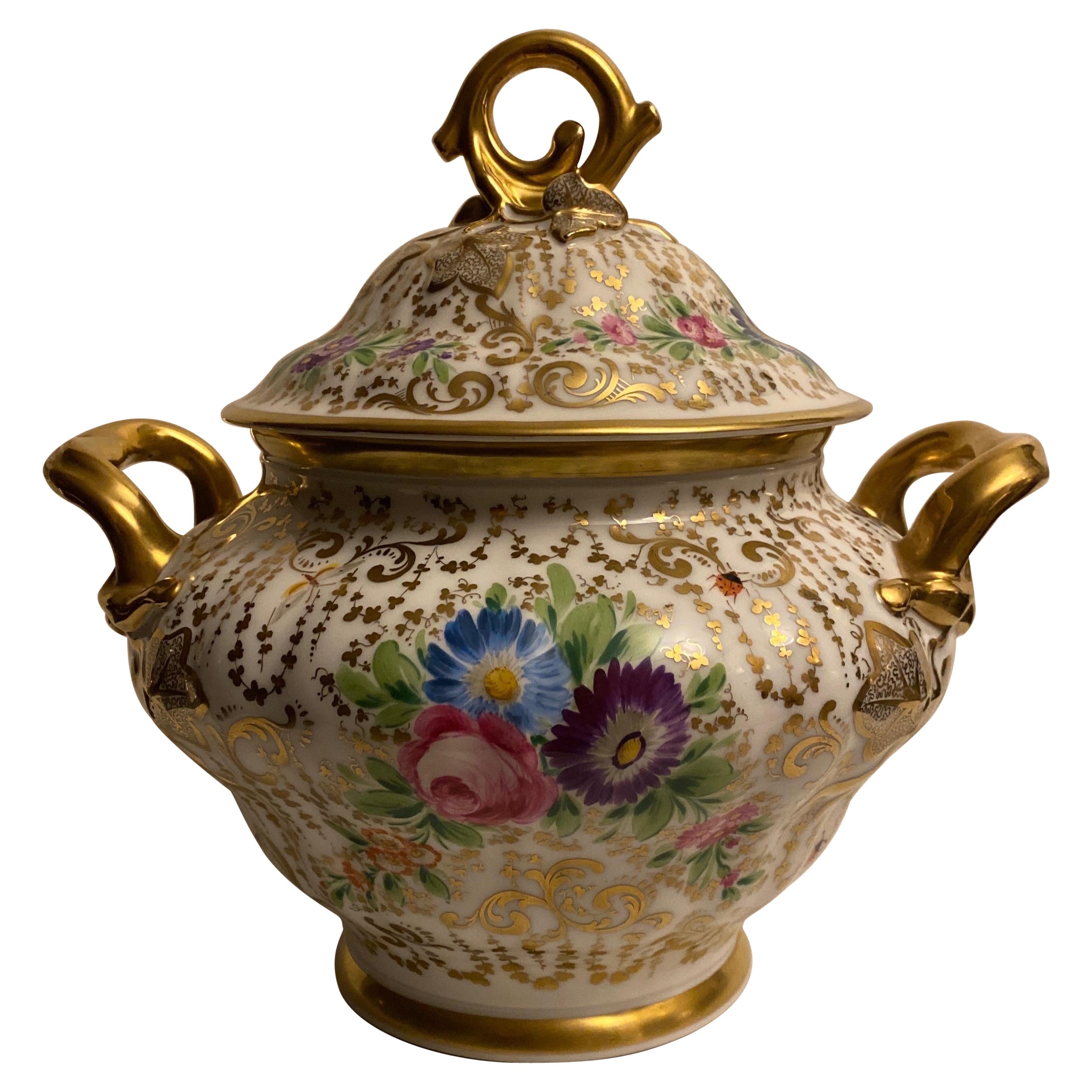 Soupière centrale ancienne du 19ème siècle peinte et recouverte de porcelaine dorée, soupière