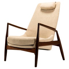 Ib Kofod-Larsen Seal Highback Chair en teck Produit par OPE, Sweden, années 1960