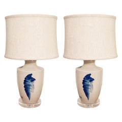 Paire de lampes en céramique bleue et blanche