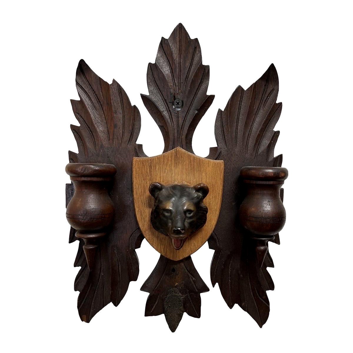Porte-allumettes double sculpté en tête d'ours de la Forêt Noire du 19e siècle avec gâchette en vente