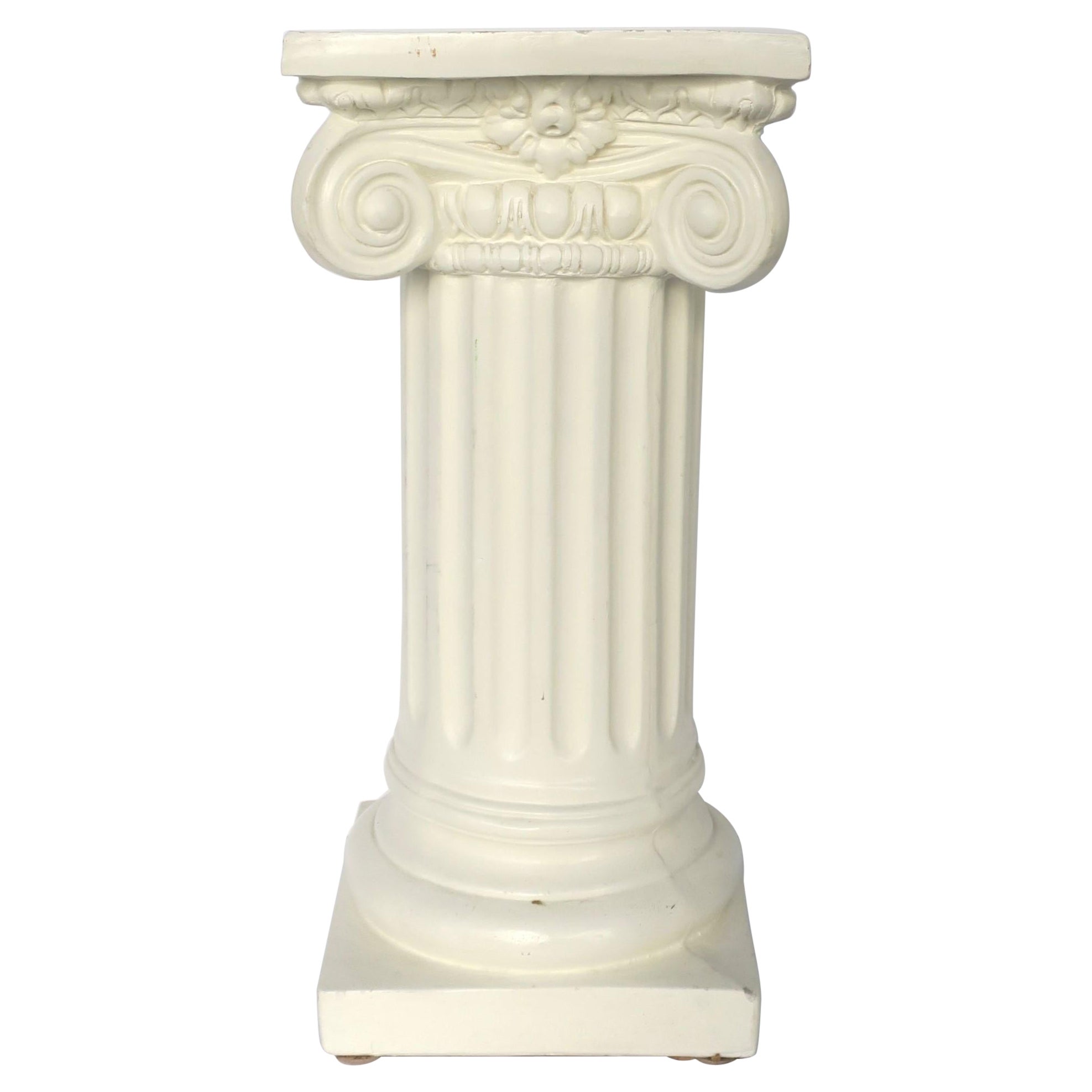 Colonna con piedistallo, pilastro in gesso in stile greco-ionico neoclassico