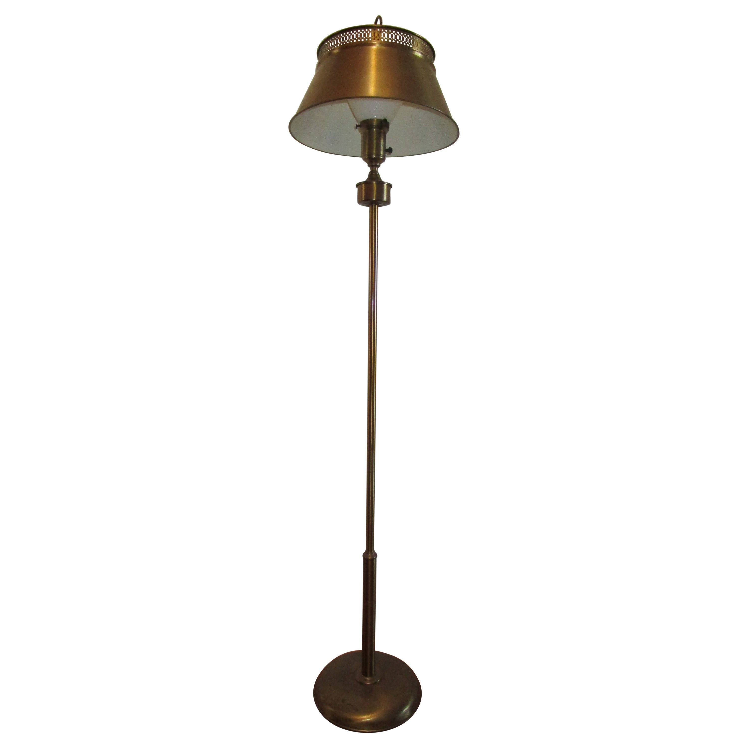 Tole-Messing-Stehlampe in Goldtönen aus der Mitte des Jahrhunderts mit zwei Schirmen im Angebot