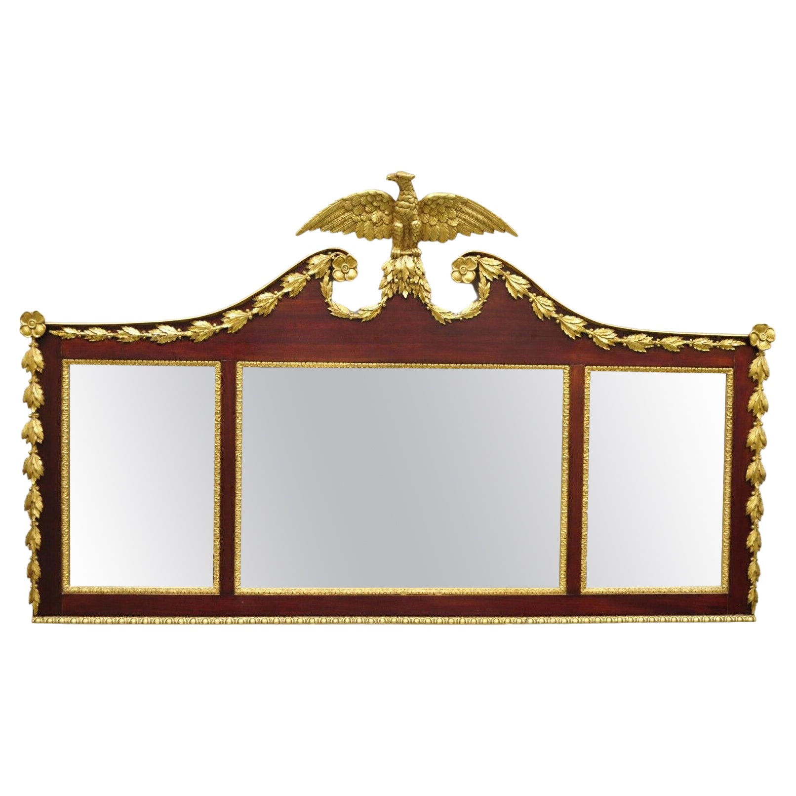 Triple miroir ancien de style fédéral américain, sculpté et doré, avec aigle en or