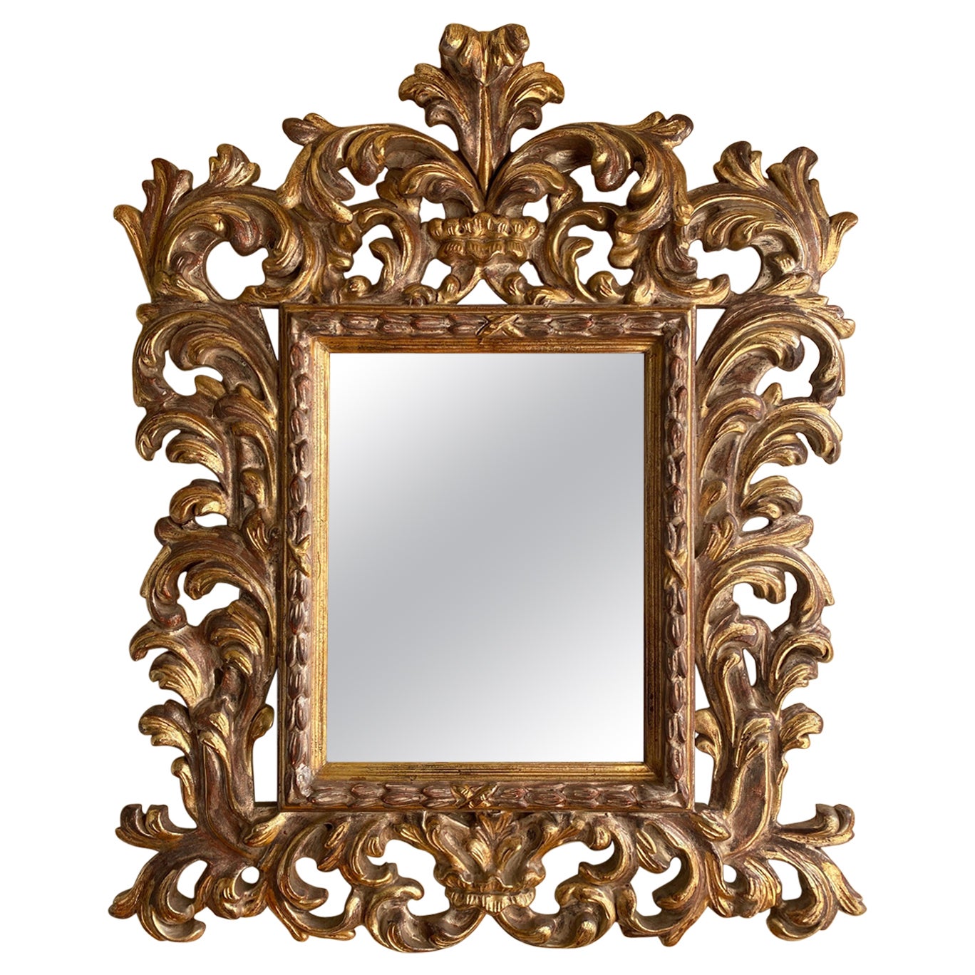 Miroir rocococo doré en vente