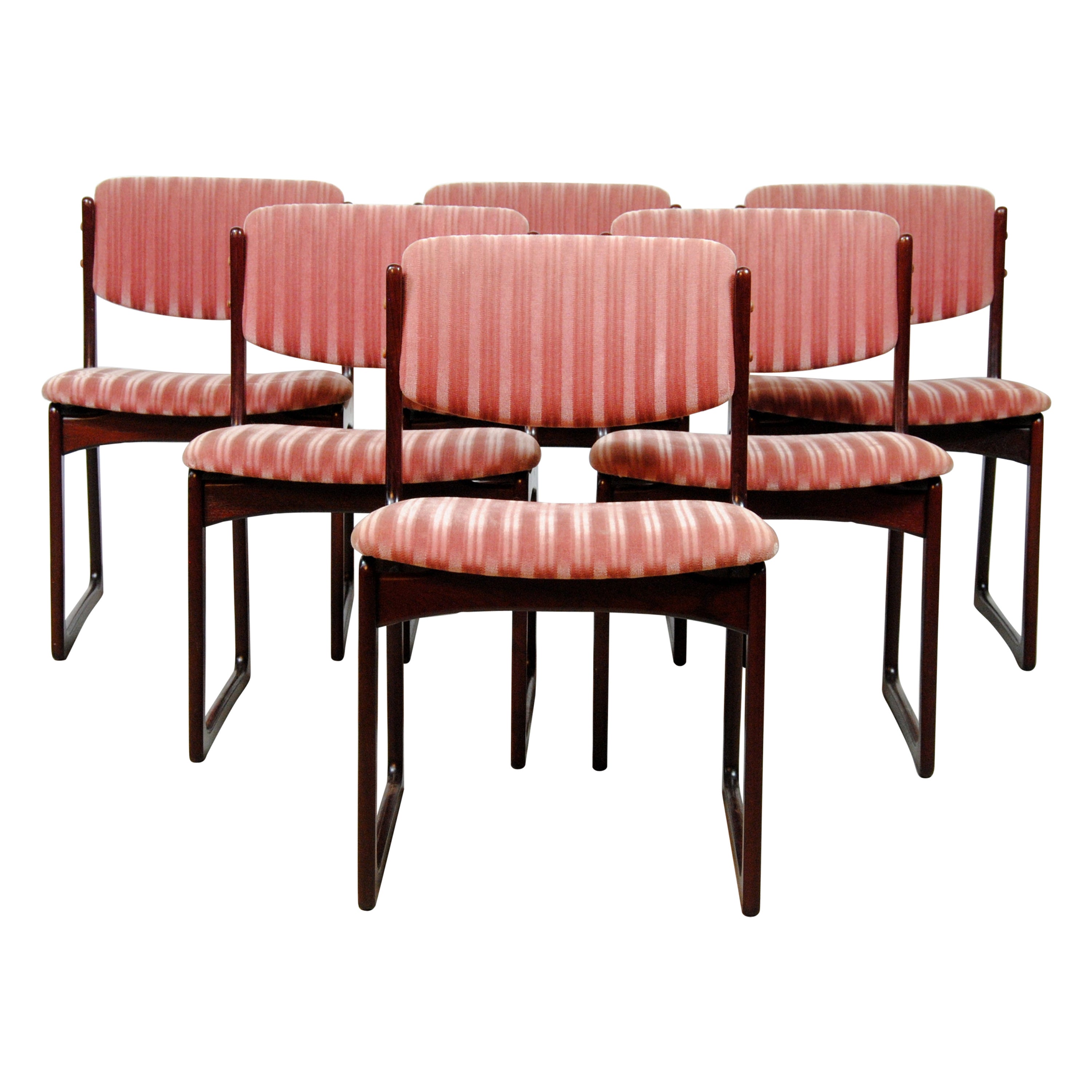 Six chaises de salle à manger danoises Poul Hundevad des années 1970 en chêne brun clair et tissu rose en vente