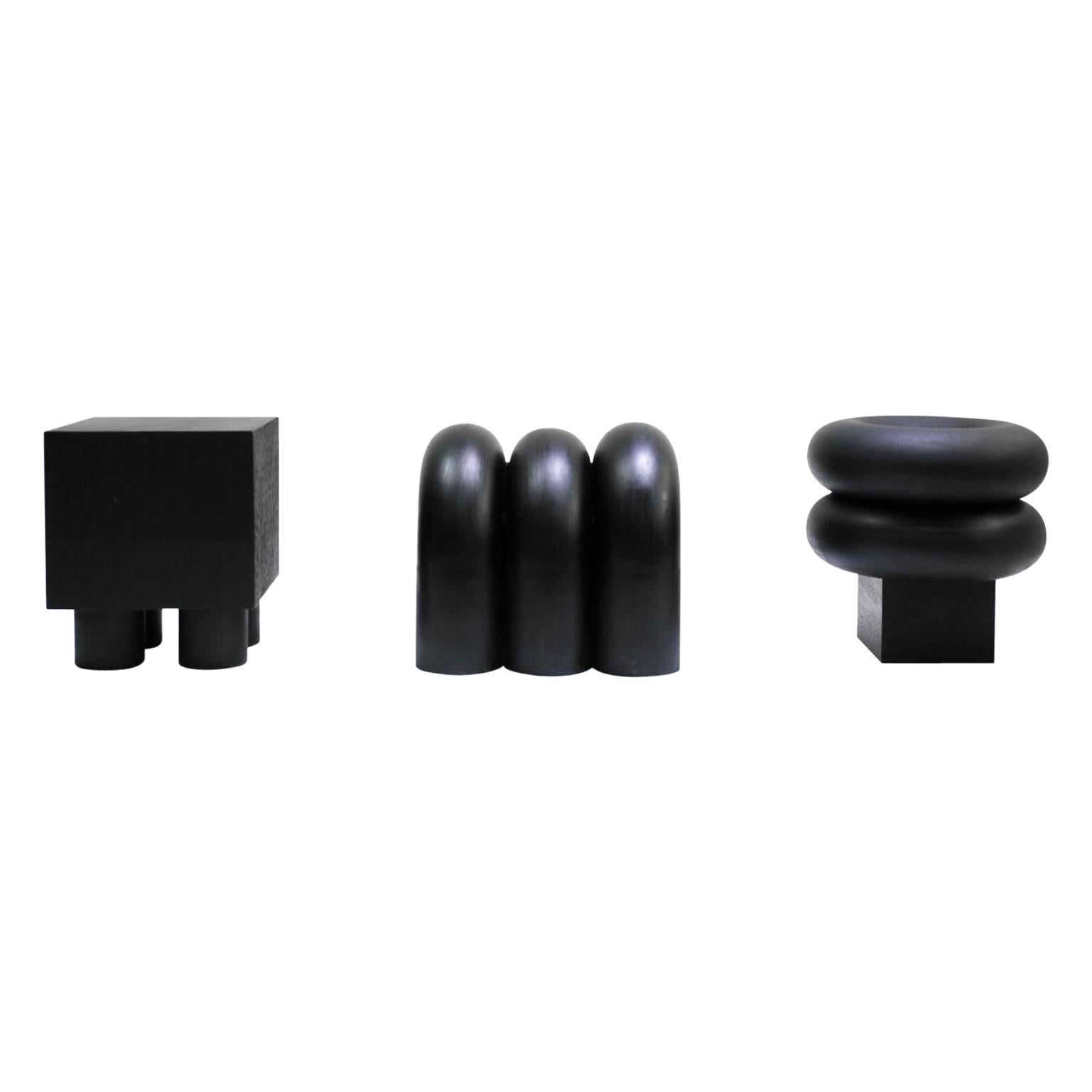 Set di 3 tavolini decorativi in legno nero scuro, Time of Action, Chaeyoung Lee