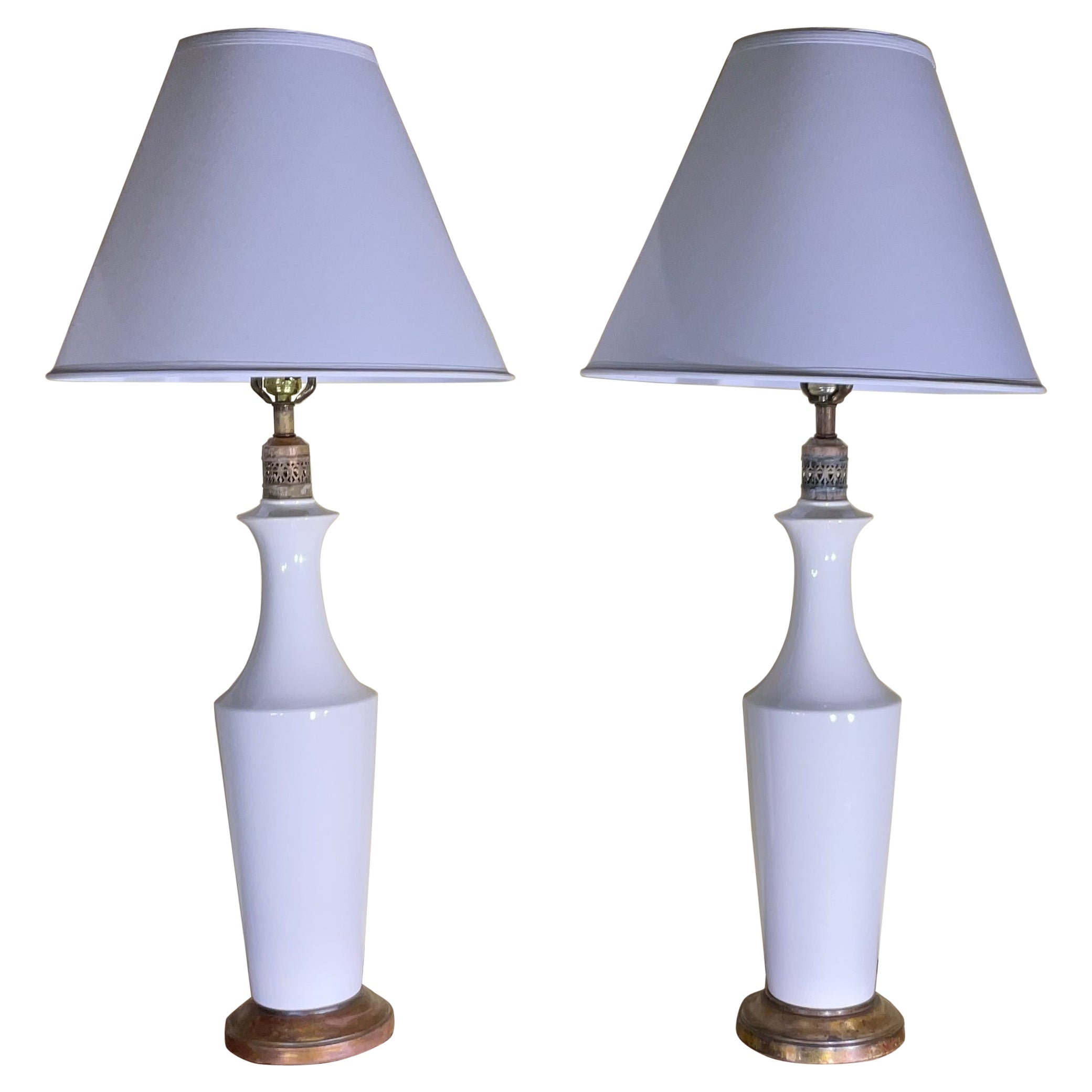 Pair of White Ceramic Table Lamp For Sale