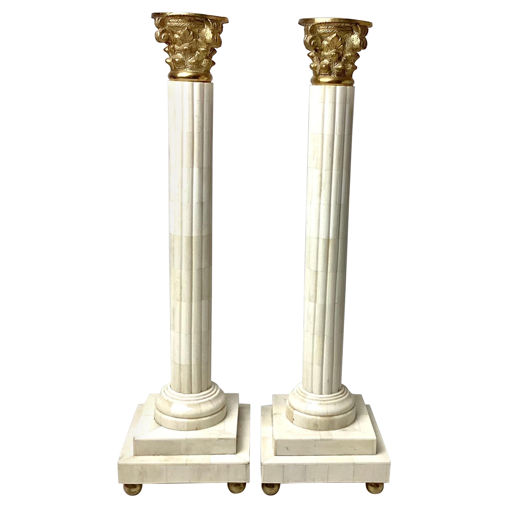 Paire de bougeoirs à colonnes néoclassiques