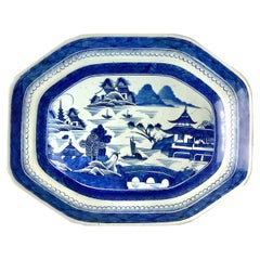 Antike chinesische Kanton-Porzellan- Export-Servierplatte aus blauem Export