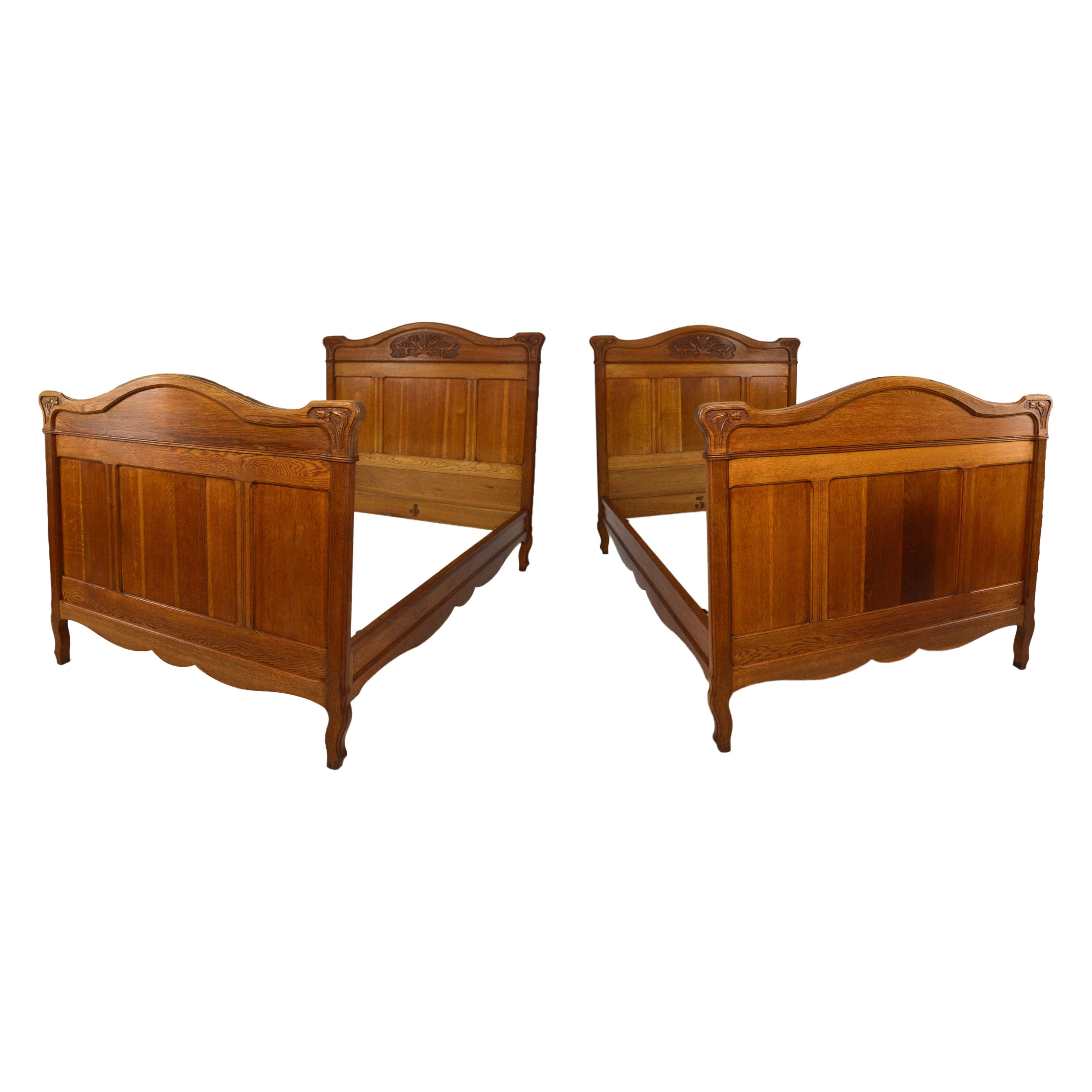 Art Nouveau Twin Beds in Carved Oak, France, circa 1910 For Sale