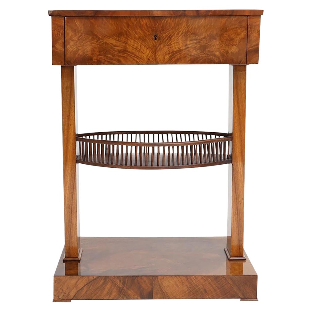 19th Century German Biedermeier Walnut Sewing Table - Antique Side Table For Sale