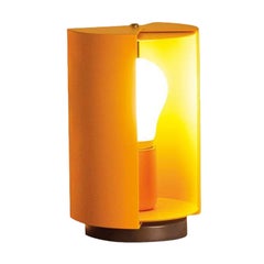 Lampada da tavolo 'Pivotante À Poser' di Charlotte Perriand in giallo per Nemo