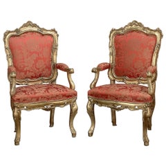 Paire de fauteuils baroques italiens anciens en bois doré avec soie de Sibérie