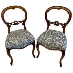 Paar antike Beistellstühle aus Nussbaumholz in viktorianischer Qualität 