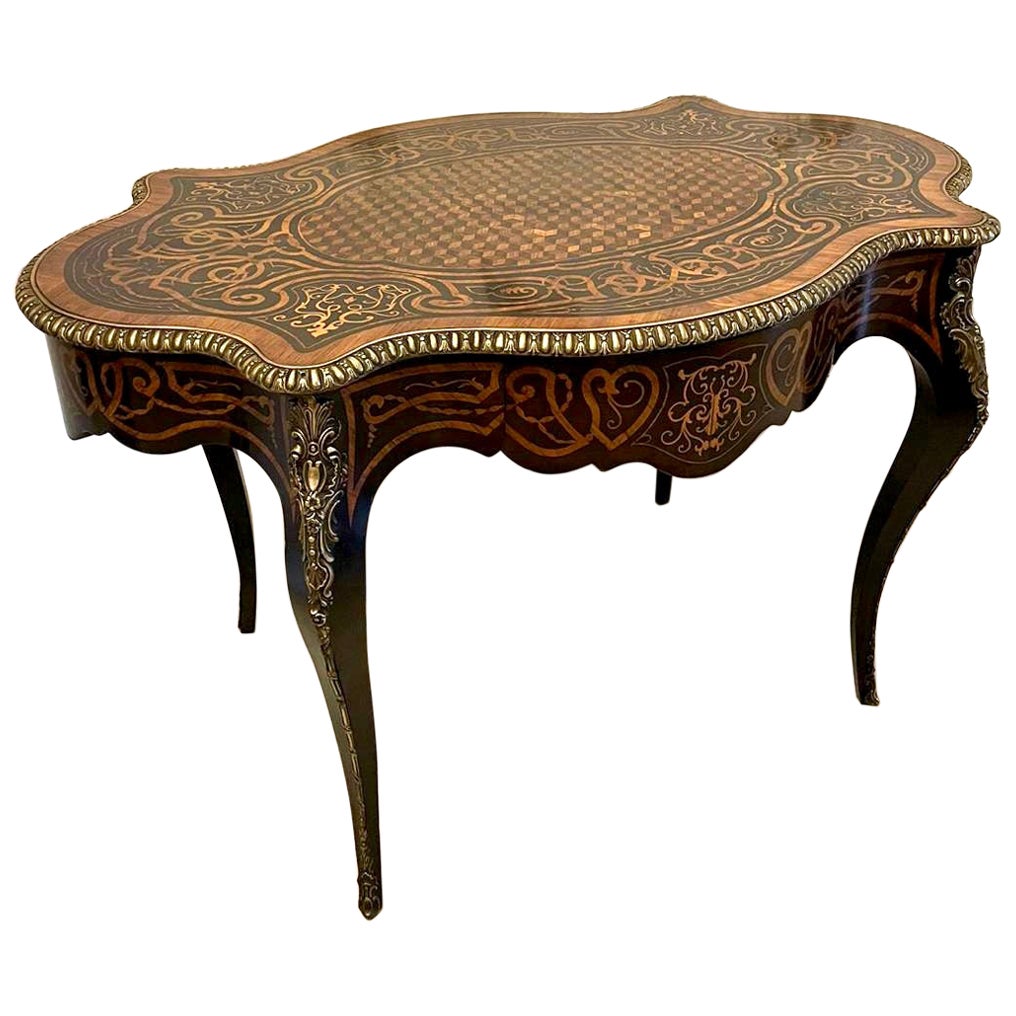 Table d'appoint ancienne de qualité supérieure en marqueterie et parqueterie, autoportante en vente