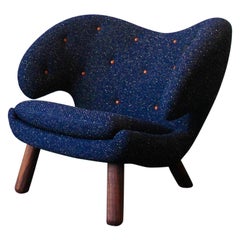 Finn Juhl Pelican Chair Fabric with Buttons and Wood