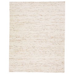 Tapis moderne marocain en laine fait à la main de couleur naturelle beige par Apadana