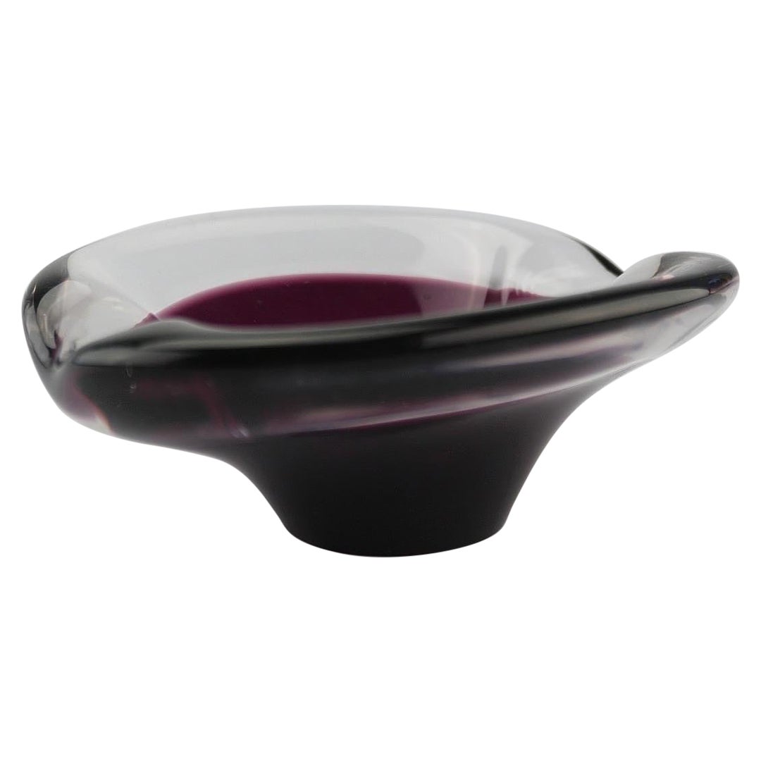 Small vintage deep purple heavy glass bowl from Bayel, France, late 20 century. For Sale